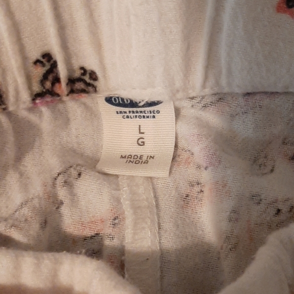 Shorts - Picture 2 of 3